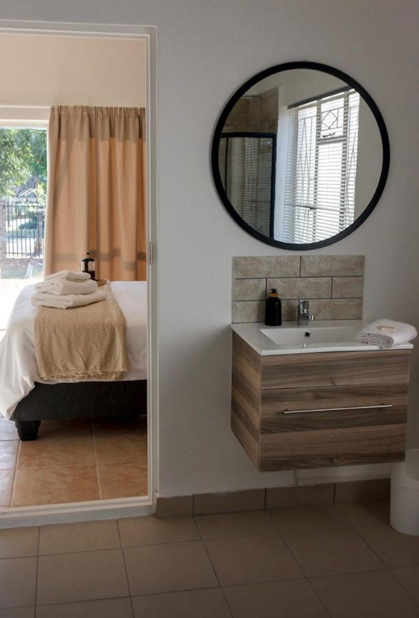 Cradock Guest House & Self Catering Kültér fotó